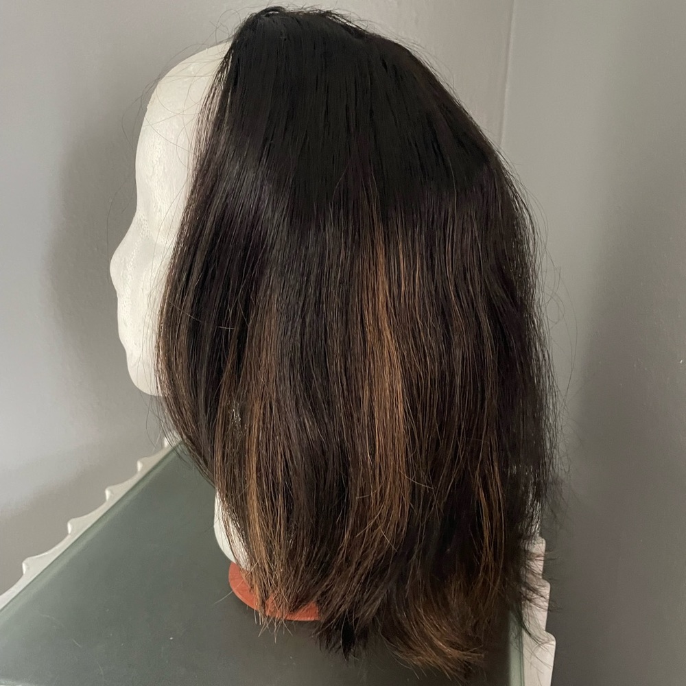 This is very fun sassy short synthetic style bob wig…new no tags